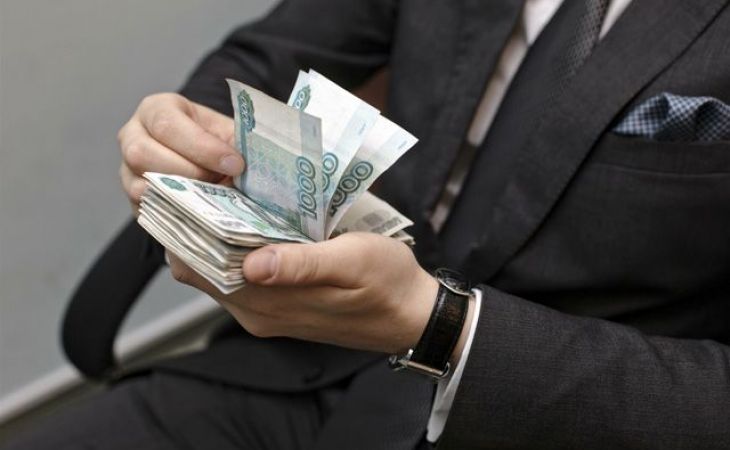 Средняя заработная плата чиновников поднялась до 100 тысяч рублей