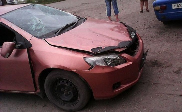 Дрифт на парковке ТЦ в Рубцовске закончился гибелью двух человек
