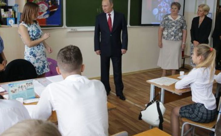 Путин выступил перед школьниками и посоветовал тем не задирать нос