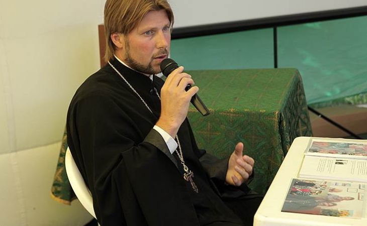 Обвиняемого в педофилии священника Грозовского экстрадировали в Россию