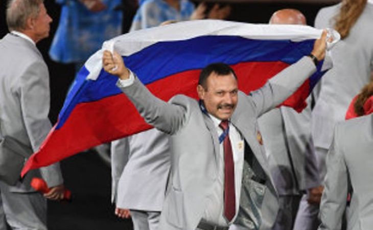 МПК наказал белоруса, несшего российский флаг на открытии Паралимпийских игр