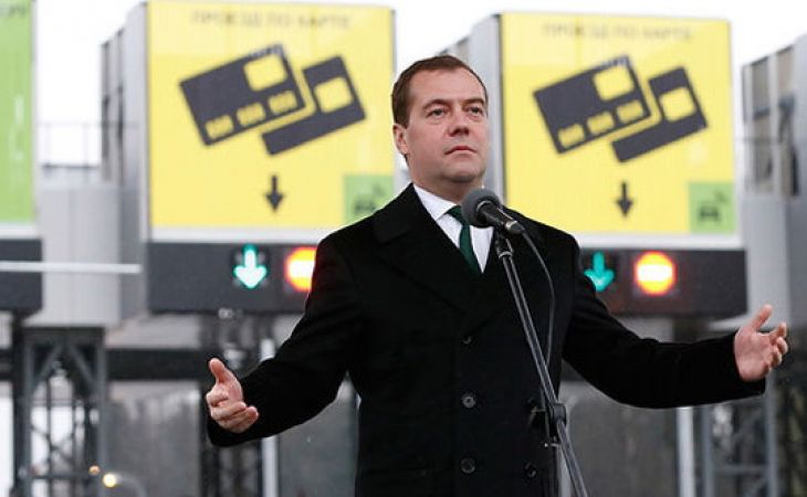Вы держитесь там: Навальный показал дачу Медведева площадью 80 гектаров
