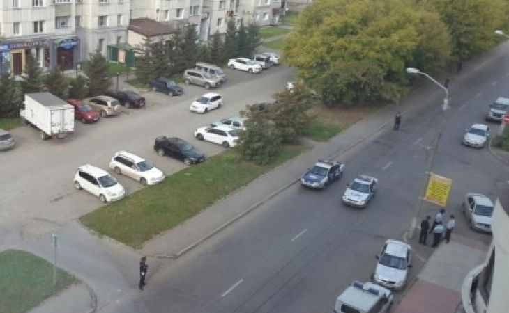 Неизвестный открыл стрельбу из окна в центре Барнаула