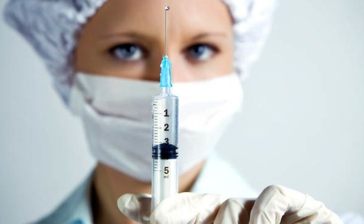 За отказ от вакцинации детей родителей предлагают наказывать рублем