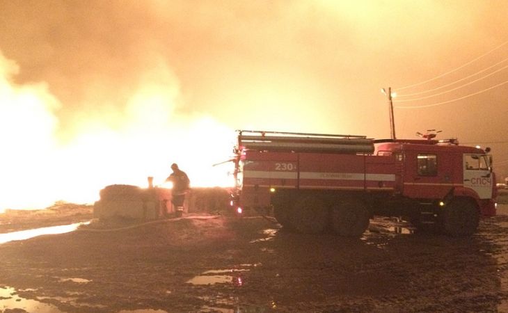 Более 90 человек ликвидируют масштабный пожар в Павловском районе
