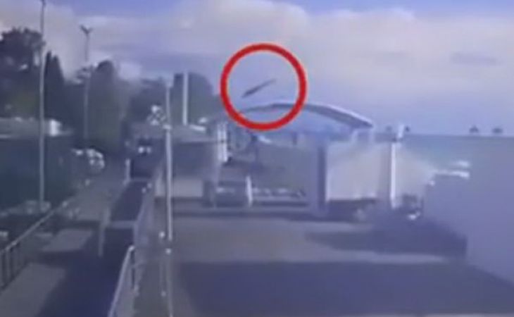Видео падения вертолета на жилые дома в Сочи попало в сеть