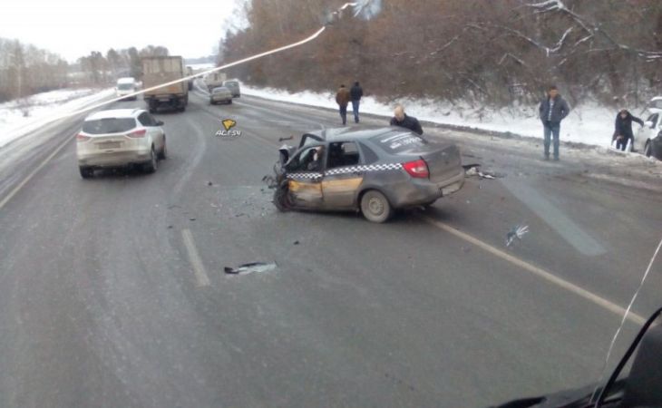 В лобовом ДТП на трассе Барнаул – Новосибирск погиб таксист