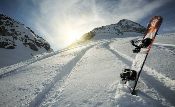 Сноубордист из Барнаула погиб при спуске с горы в Шерегеше
