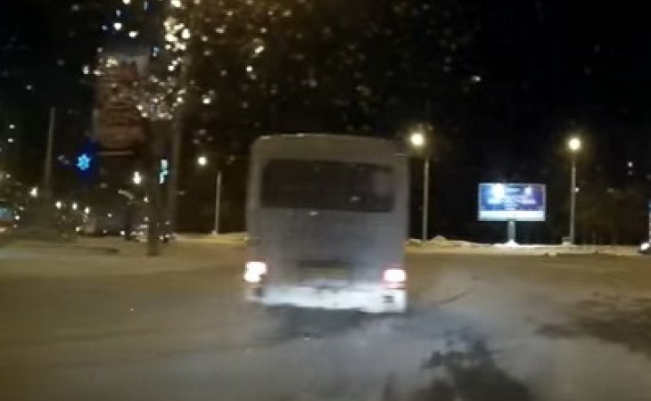 Видео с дрифтующим барнаульским автобусом покорило интернет