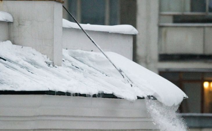 В Барнауле из-за накопившегося снега рухнула крыша многоквартирного дома