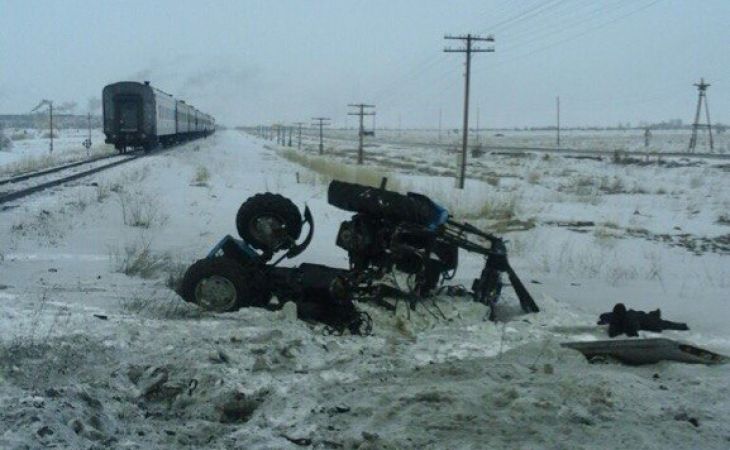 Один человек погиб в результате столкновения поезда и трактора на Алтае