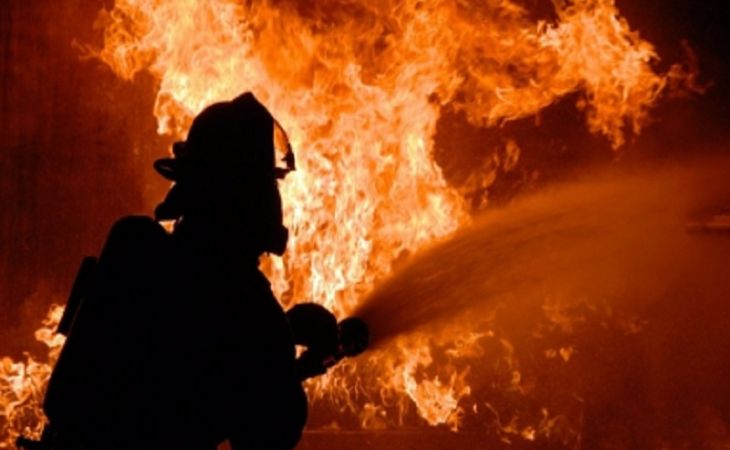 Мужчина погиб при пожаре в общежитии шинного завода в Барнауле