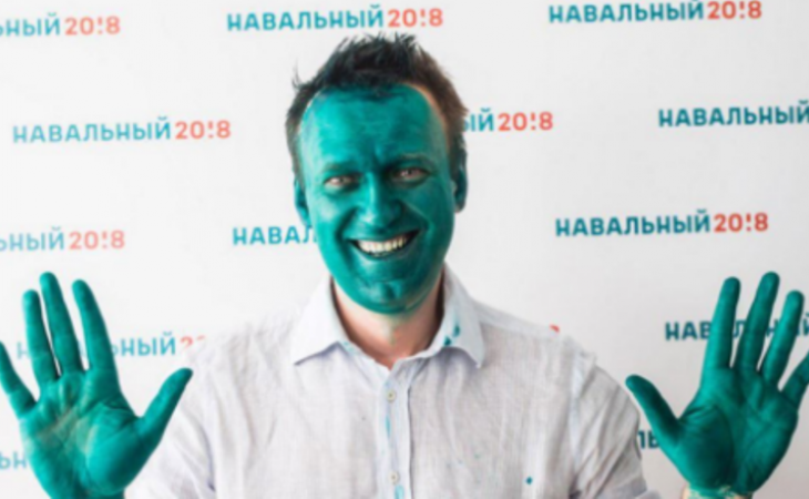 Маска, Шрек, Фантомас: в сети появились фотожабы на облитого зеленкой Навального