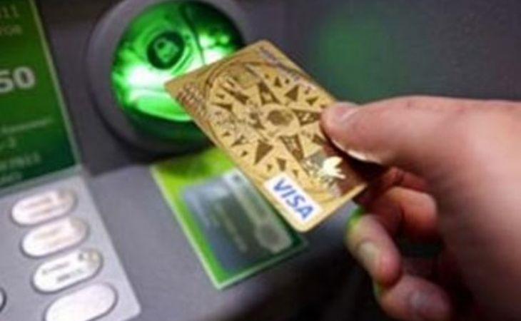 Сбербанк введет плату за снятие денег для клиентов других банков