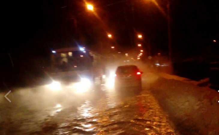 Улицу Юрина затопило в Барнауле