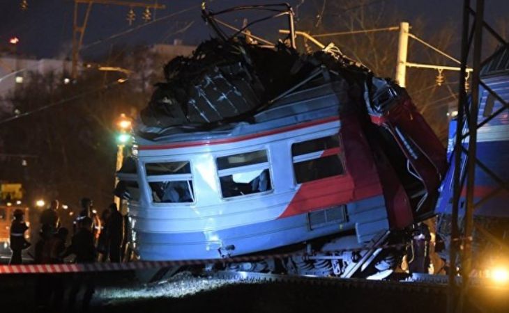 Пассажирский поезд и электричка столкнулись на западе Москвы