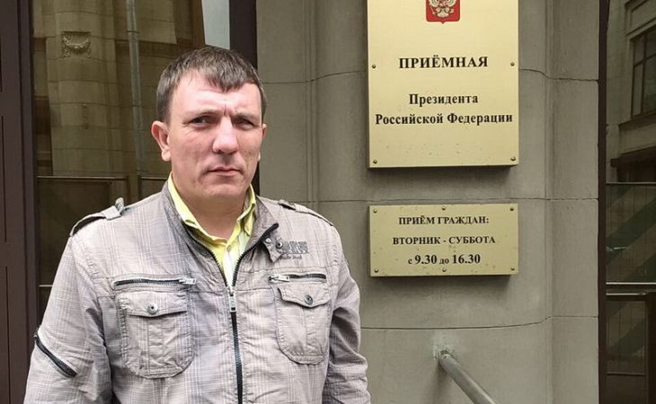 Житель Бийска на желтом запорожце приехал к Путину просить об отставке Александра Карлина