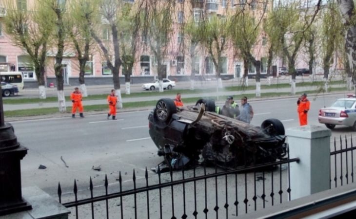 Девушка погибла под колесами "БМВ-Х5" в Барнауле. Видео