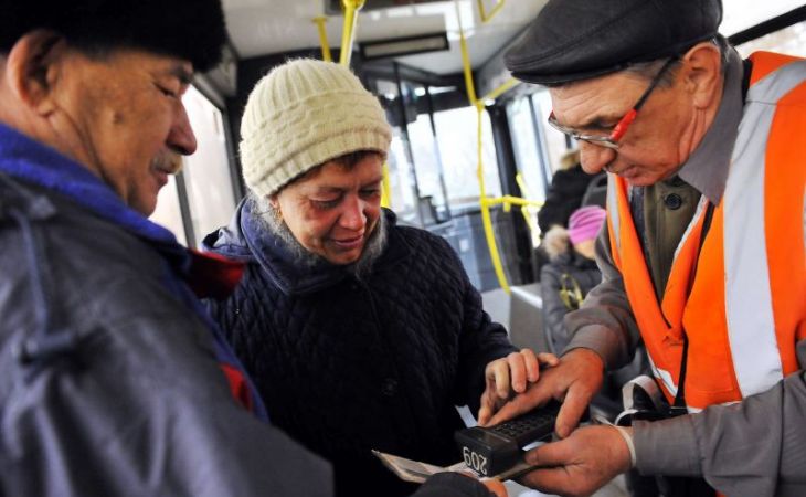 Барнаульцы смогут рассчитываться в транспорте с помощью телефона и банковской карты