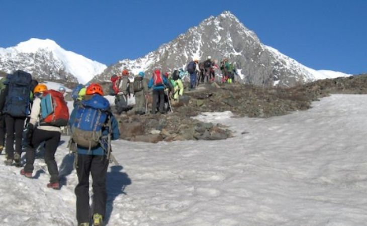 Алтайские спасатели бьют тревогу из-за проведения акции "Бессмертный полк" на лавиноопасной горе