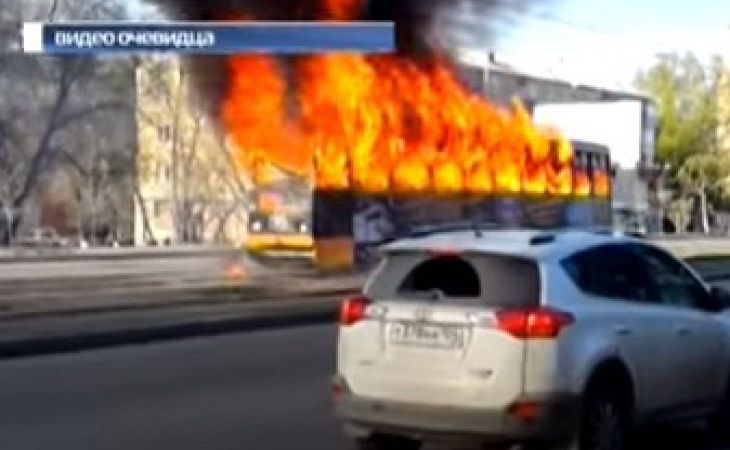 В Красноярске на ходу загорелся трамвай. Видео