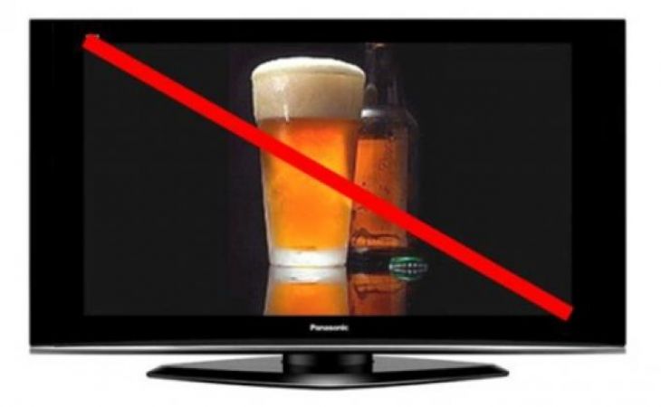Медведеву предложили запретить показывать по телевизору распитие алкоголя с 6 до 23 часов