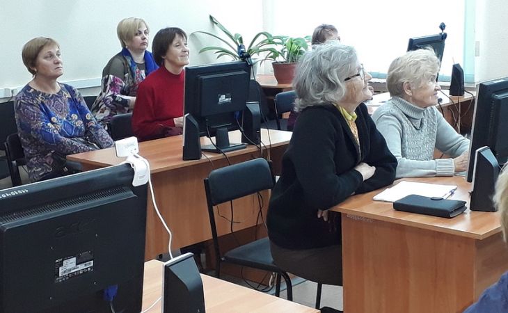 Мобильная академия для бабушек и дедушек заработала в Барнауле