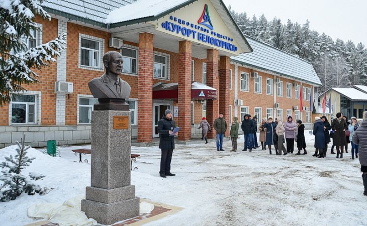 Памятник академику Мясникову открыт в Белокурихе