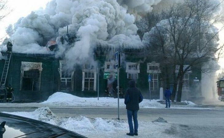 Пожар в здании конторы купца Морозова в Барнауле локализован