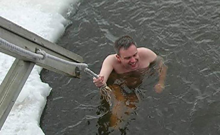 Барнаульские моржи рады наступившим крещенским морозам