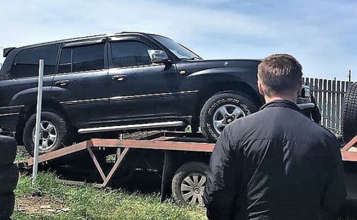 Житель Камня-на-Оби лишился Toyota Land Cruiser из-за долга за свет