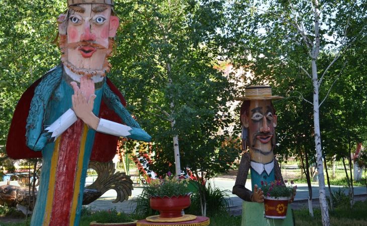 Осужденные к обязательным работам строят детскую площадку в Рубцовске