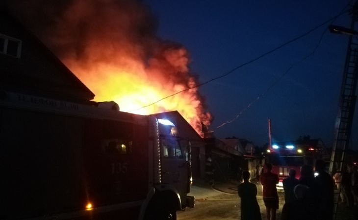 Дом сгорел в Барнауле ночью на улице Червонной