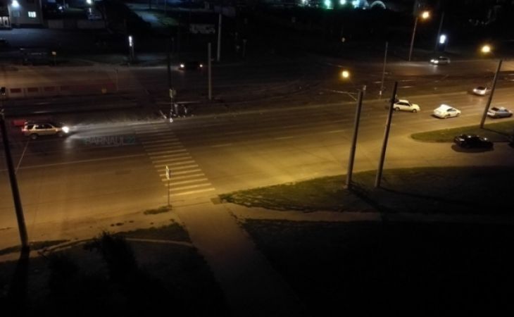 Двух подростков сбили в Барнауле, один погиб