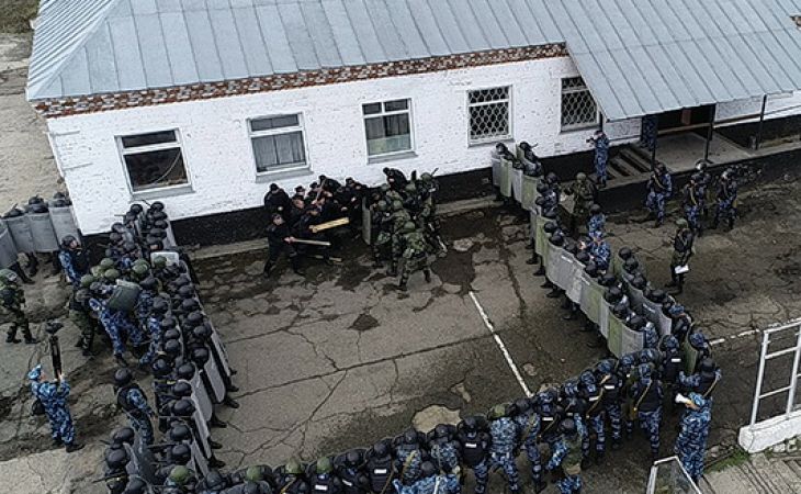УФСИН, МВД и Росгвардия ликдидировали "массовые беспорядки" в колонии строго режима