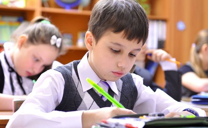 Родители бьют тревогу: зачем школьникам православные уроки