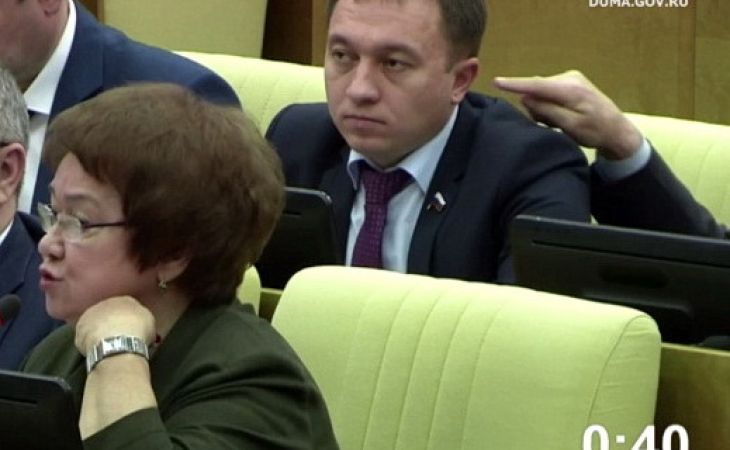 Депутату Госдумы от Алтайского края Олегу Быкову хотели засунуть палец в ухо