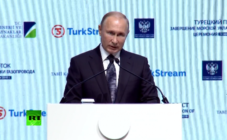 Путина несколько раз прерывали аплодисментами на выступлении в Стамбуле