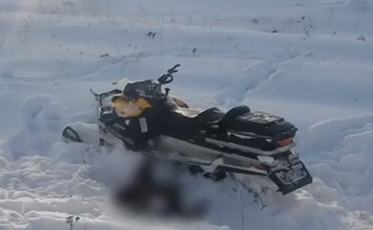 Мужчину насмерть придавило снегоходом в Алтайском крае
