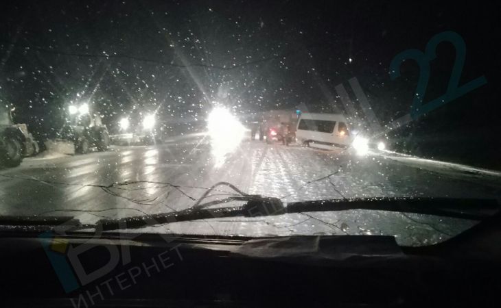 Непогода накрыла Алтайский край на выходных: нулевая видимость на дорогах, ДТП и задержка рейсов