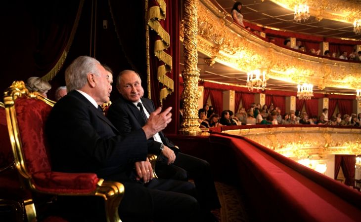Путин предложил губернаторам не плодить "театральную нищету"