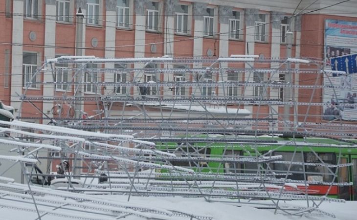 Огромный световой фонтан длиной 65 метров устанавливают в центре Барнаула