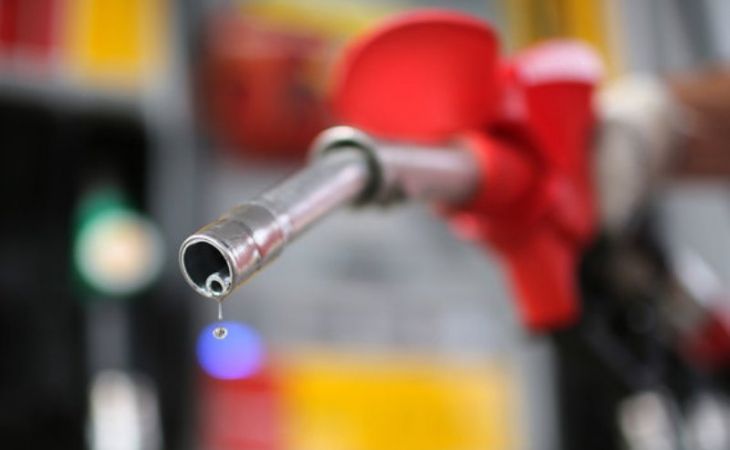 Бензин в России стал дорожать из-за повышения НДС