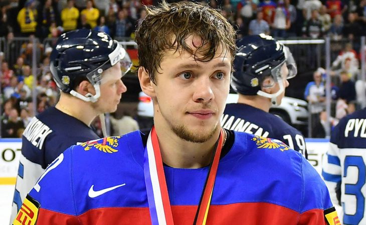 Российскому хоккеисту пообещали пожизненный запас водки за контракт с НХЛ