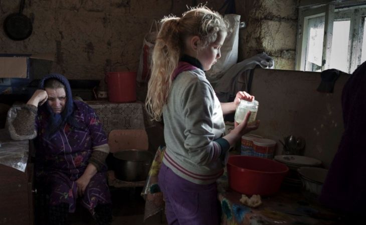 Бедность в России предложили снижать специальными пособиями