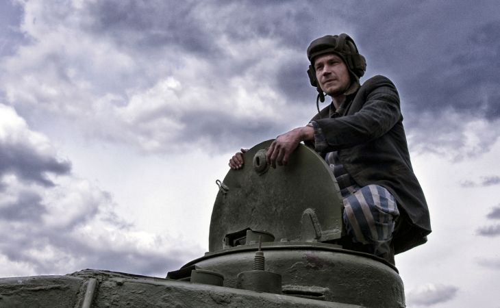 "Бежали в 41-м": Мединский назвал предателями Родины критиков фильма "Т-34"