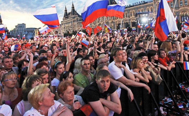 Россияне стали пессимистичнее оценивать будущее на фоне "экономического бума"