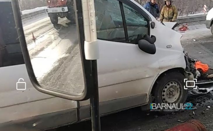 ДТП 20 февраля в Барнауле: мужчина сбил группу рабочих на трассе - один погиб