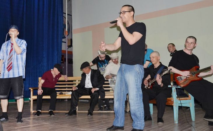 Театр строгого  режима: алтайские осужденные ставят настоящие спектакли за решеткой