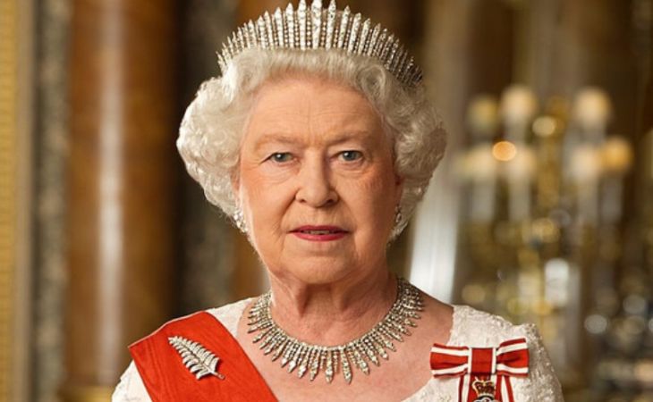Королева Елизавета II не передаст трон своему сыну принцу Чарльзу